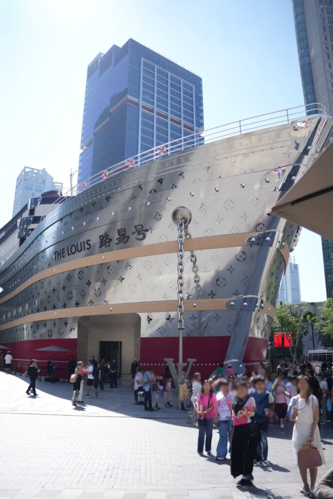 THE LOUIS 路易号の外観、スタバ側から見た写真