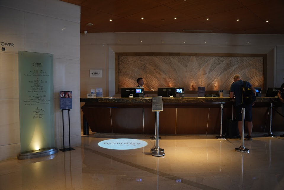 THE WESTIN BUND CENTER SHANGHAI　　フロントデスク