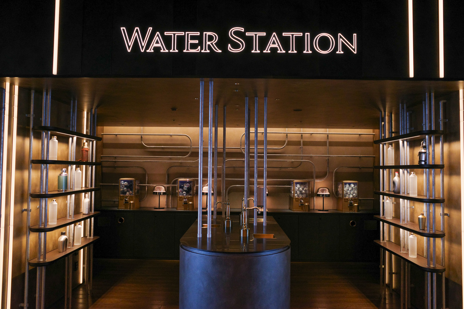 大阪ステーションホテルのWATER　STATION全体像