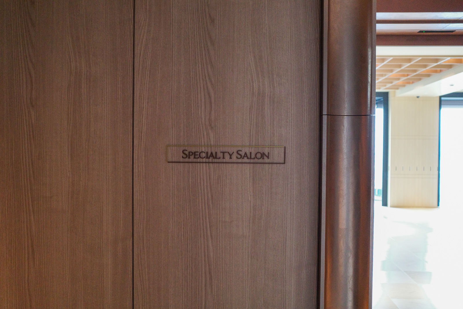 大阪ステーションホテル　SPECIALTY SALON
