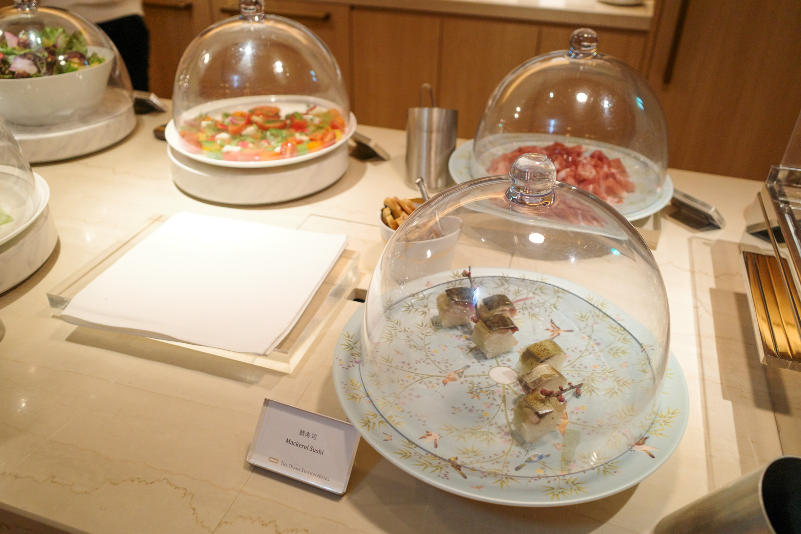 大阪ステーションホテル　SPECIALTY SALON　イブニングカクテル　鯖寿司