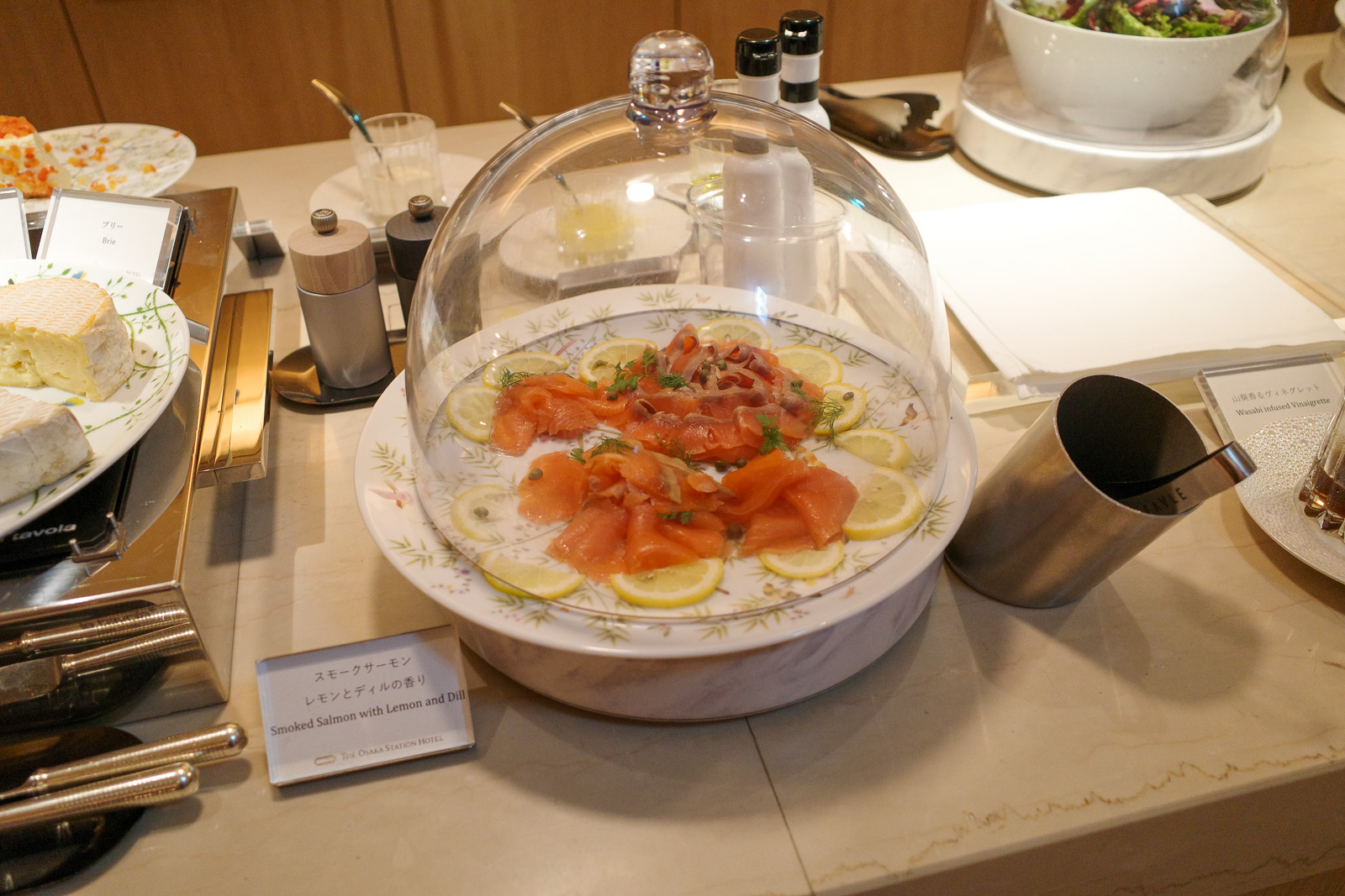 大阪ステーションホテル　SPECIALTY SALON　イブニングカクテル　スモークサーモン