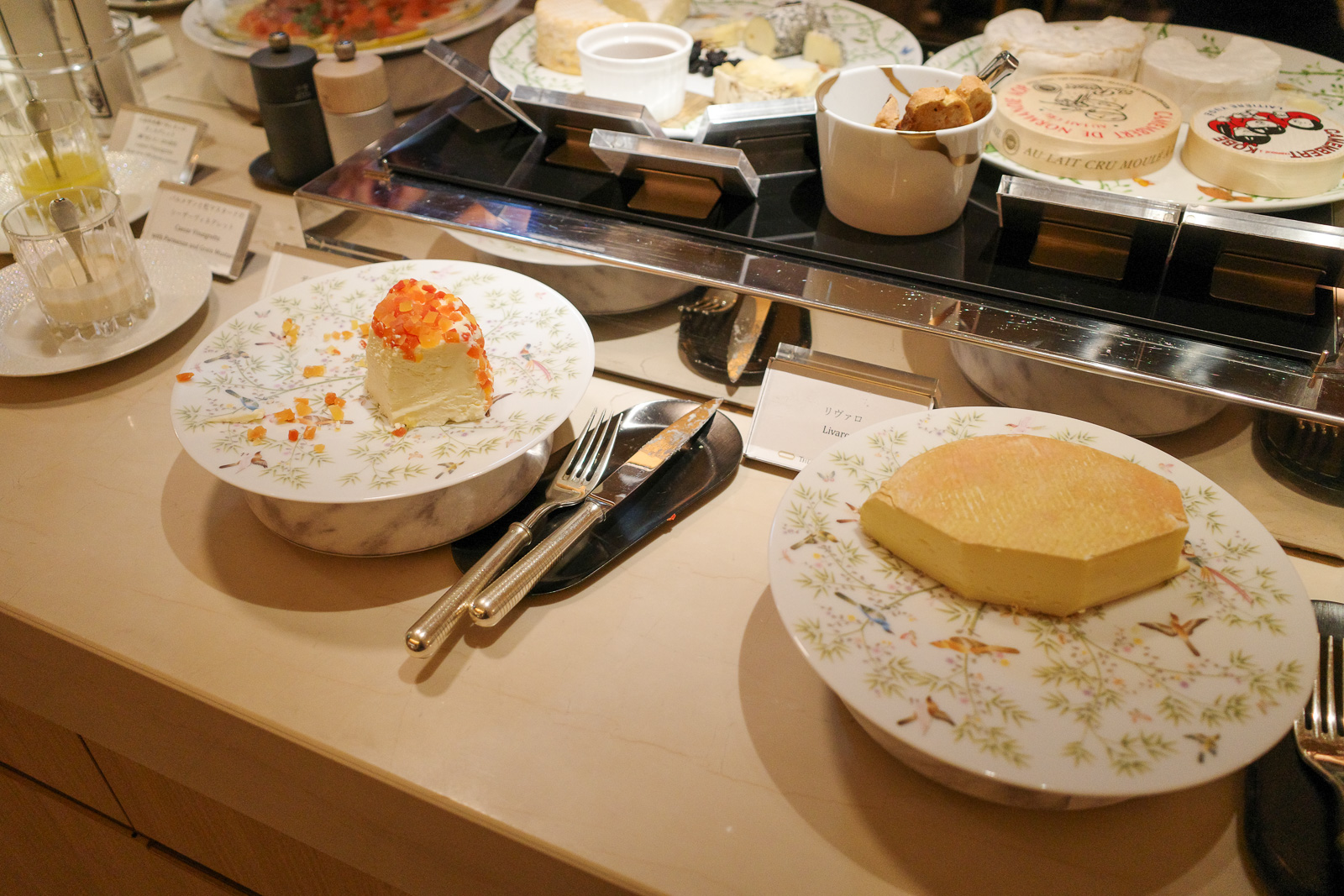 大阪ステーションホテル　SPECIALTY SALON　イブニングカクテル　チーズ