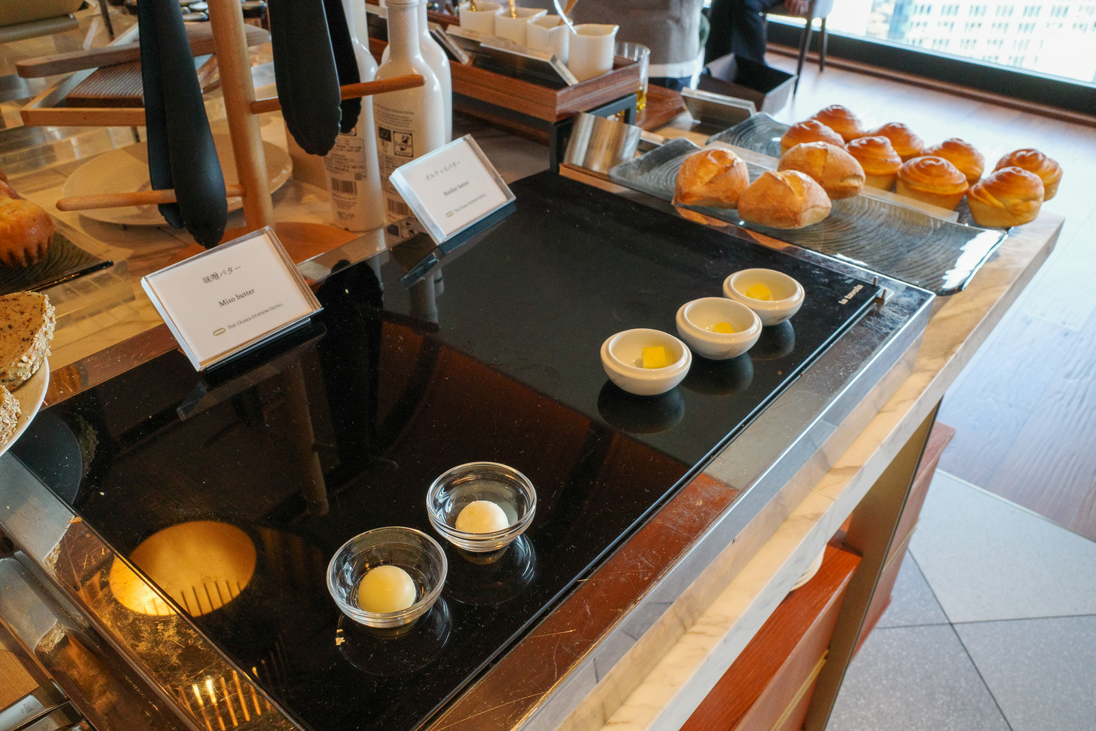 大阪ステーションホテル29階朝食会場　ボルディエバターやみそバター