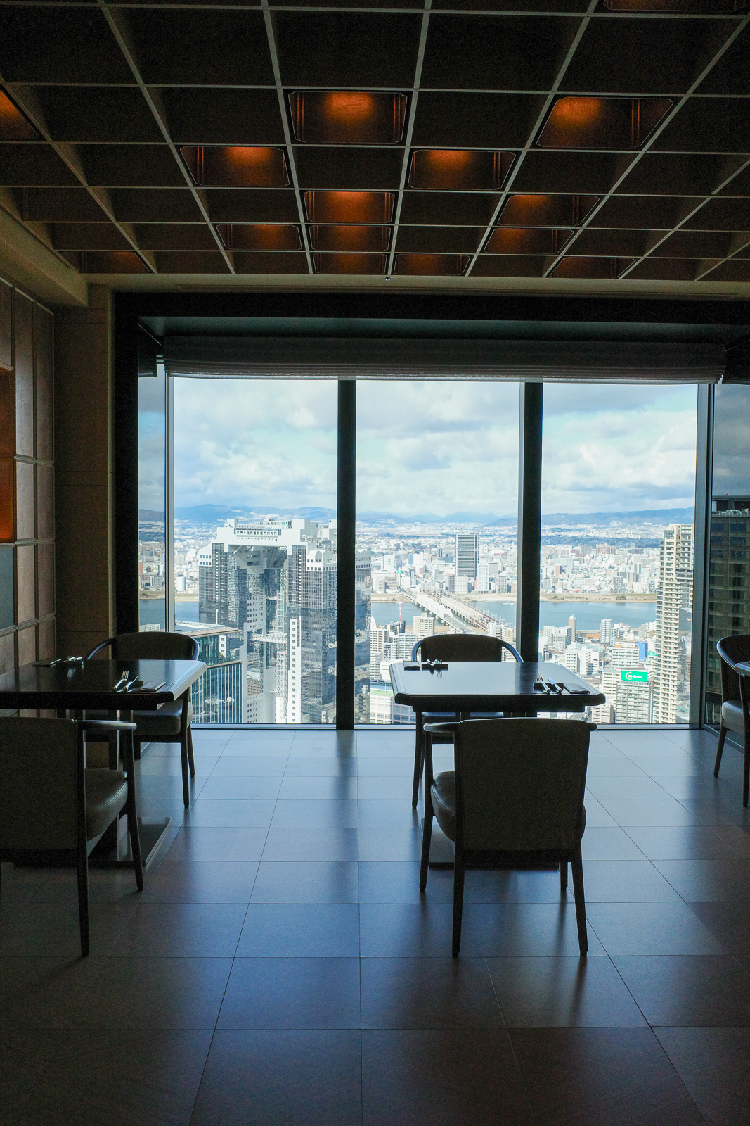 大阪ステーションホテル　SPECIALTY SALON　淀川が見える景色