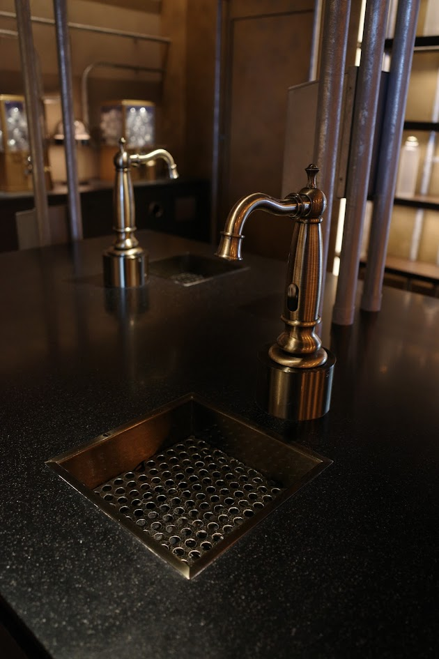 大阪ステーションホテル　WATER　STATION