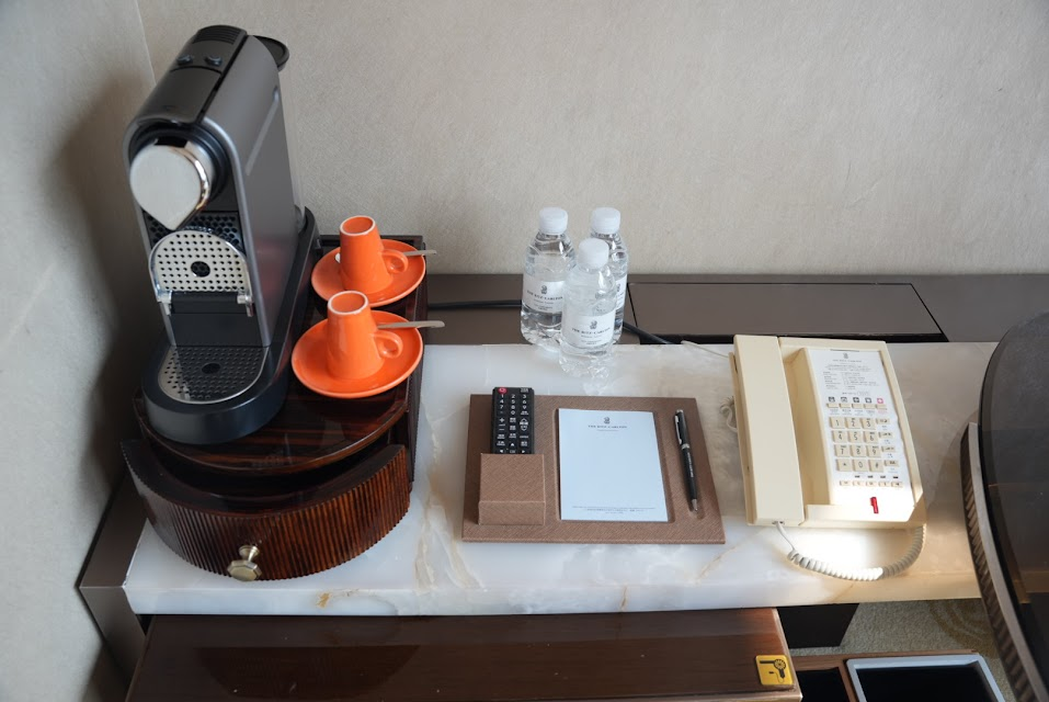 リッツカールトン上海浦東のメインルームにあるコーヒーメーカー