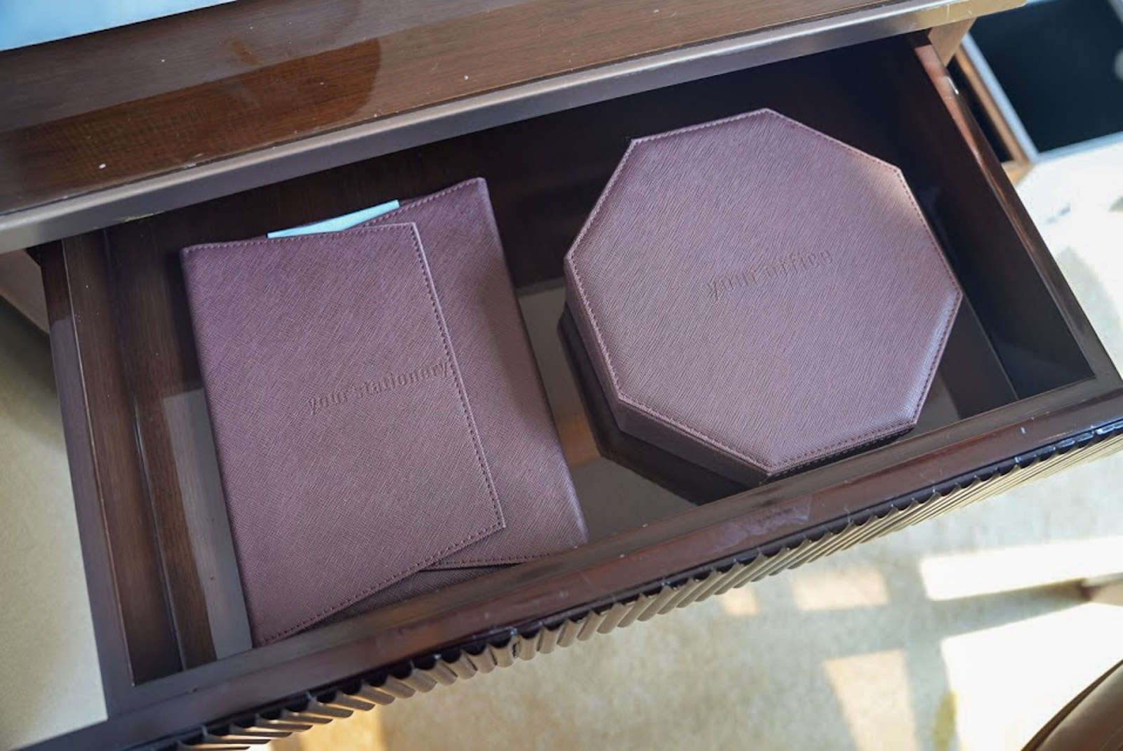 リッツカールトン上海浦東のレターセットと文具箱