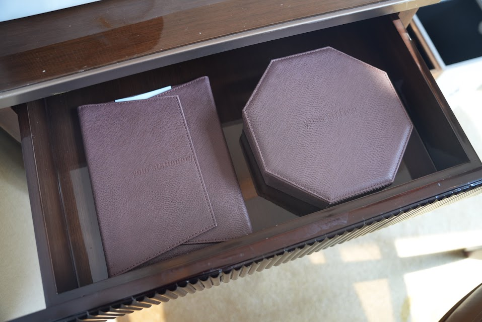 リッツカールトン上海浦東のレターセットと文具箱