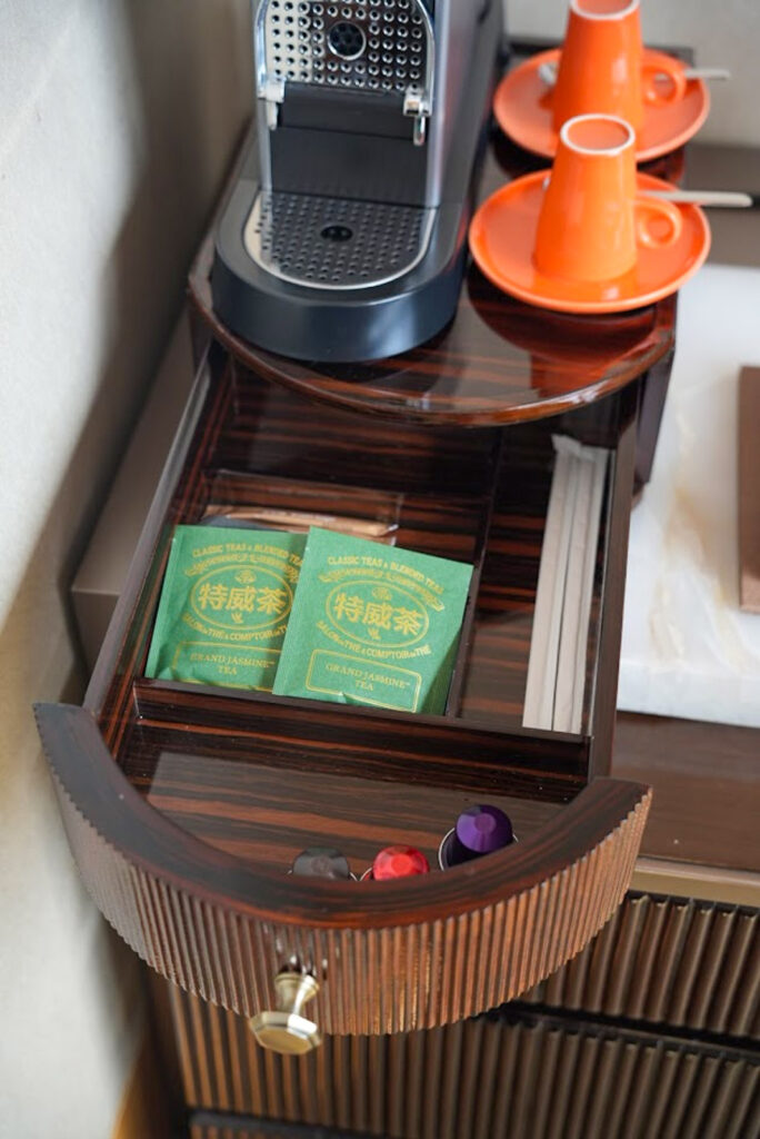 リッツカールトン上海浦東のメインルームにある紅茶