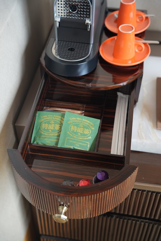 リッツカールトン上海浦東のメインルームにあるコーヒーメーカー