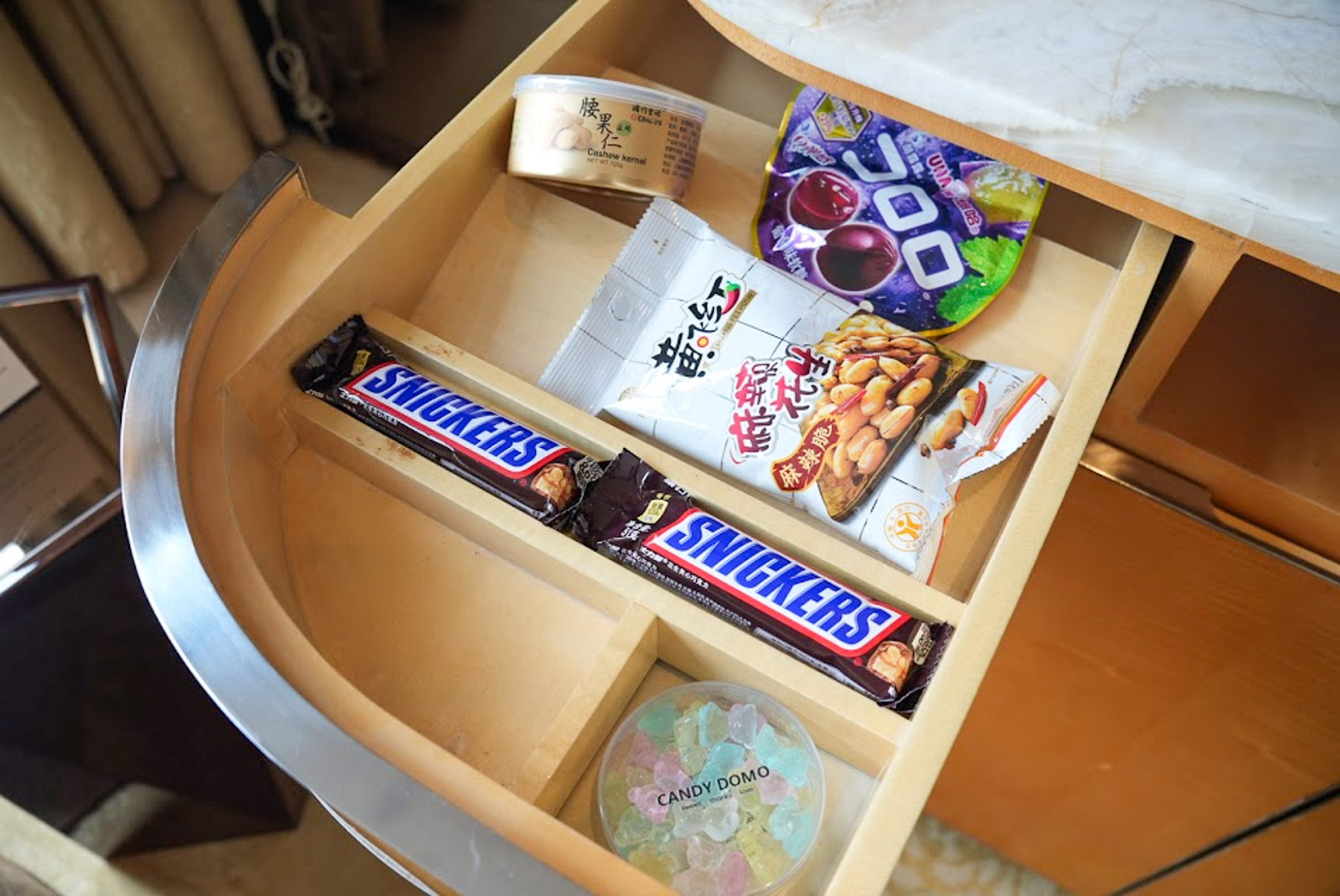 リッツカールトン上海浦東の室内にあるお菓子