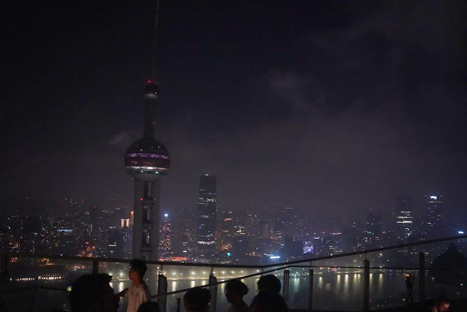 リッツカールトン上海浦東58階FLAIRの夜景、ライトアップ消灯後