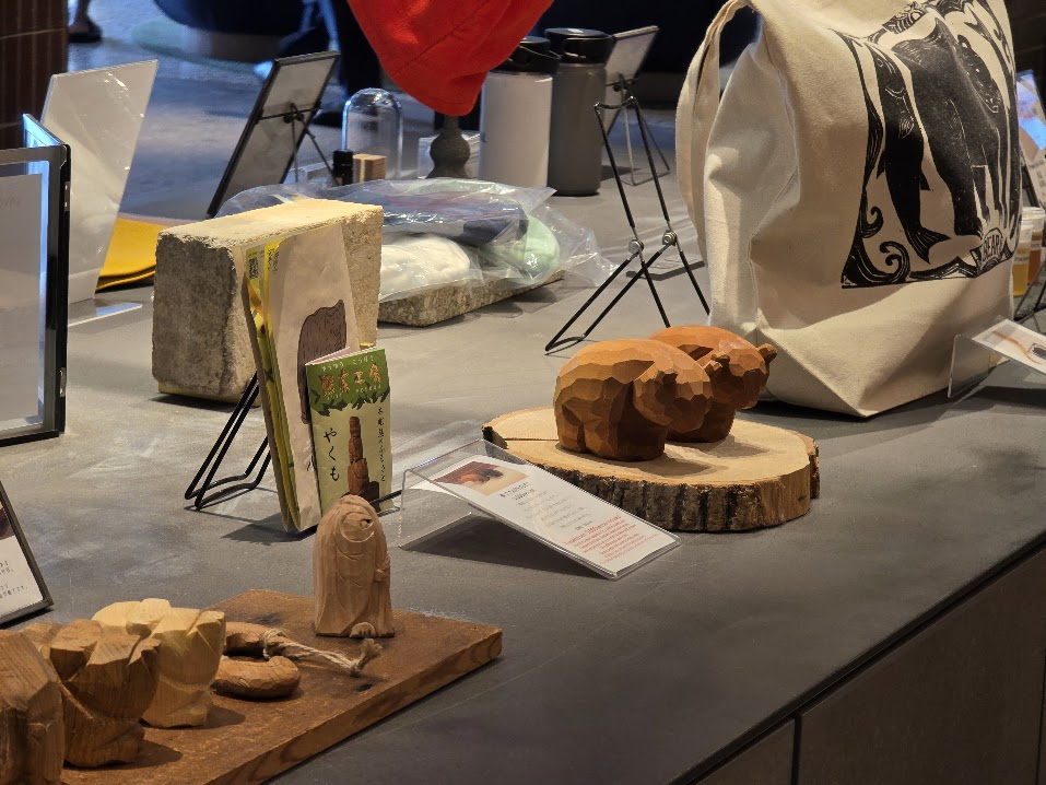  SAPPORO STREAM HOTEL HUB SHOP　木彫りのくまたち