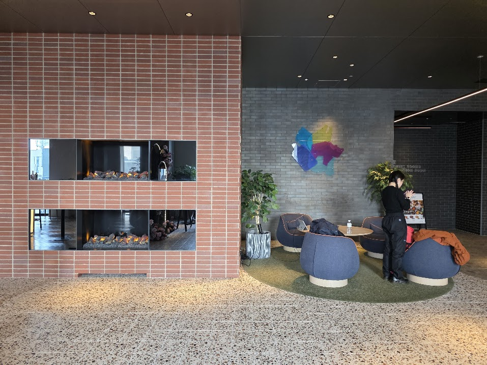 SAPPORO STREAM HOTEL HUB SHOP　レストランの前のエリア