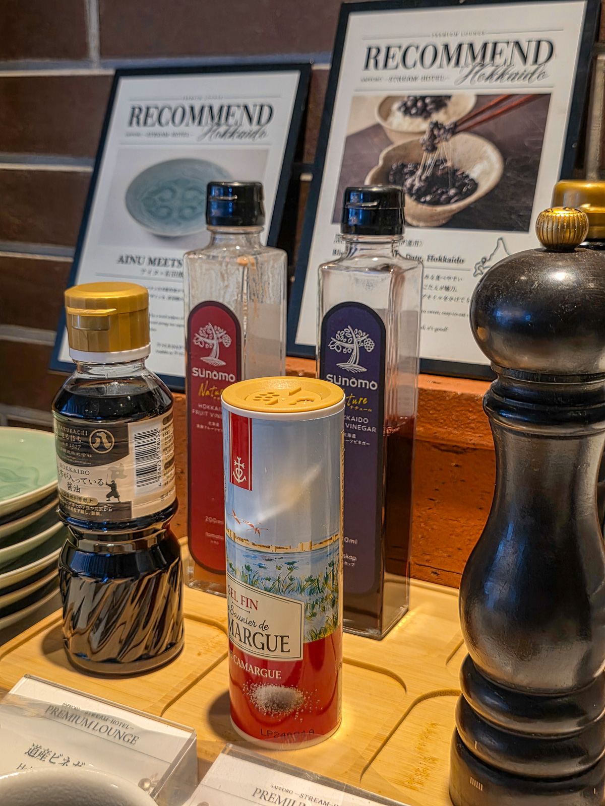 札幌ストリームホテルの18階プレミアムラウンジ　朝食　調味料