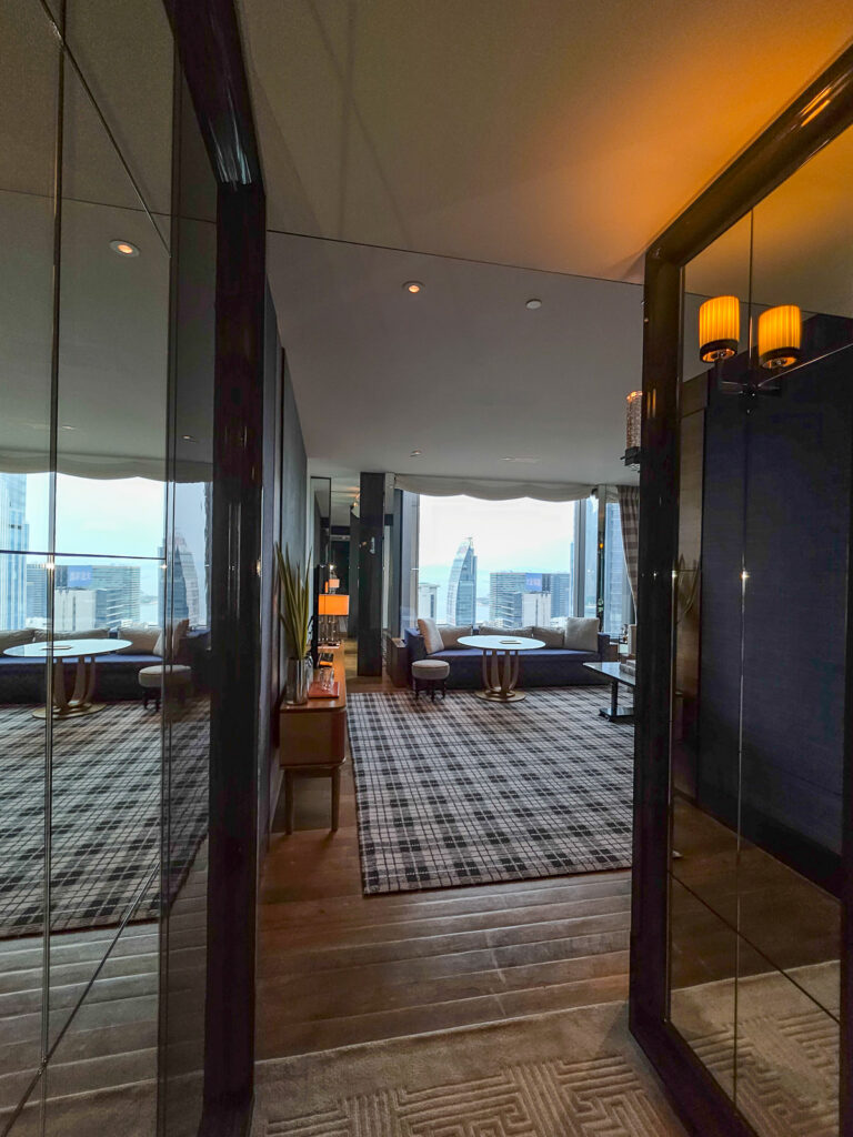 Rosewood Hong Kongの部屋の玄関