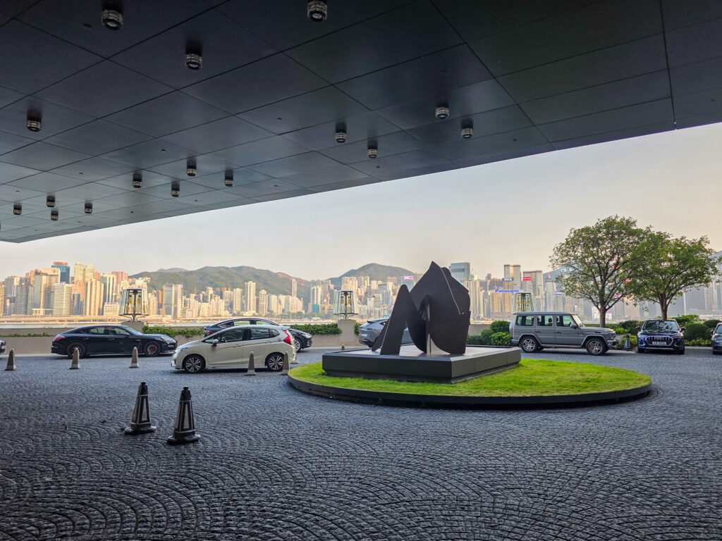 Rosewood Hong Kongの車寄せ