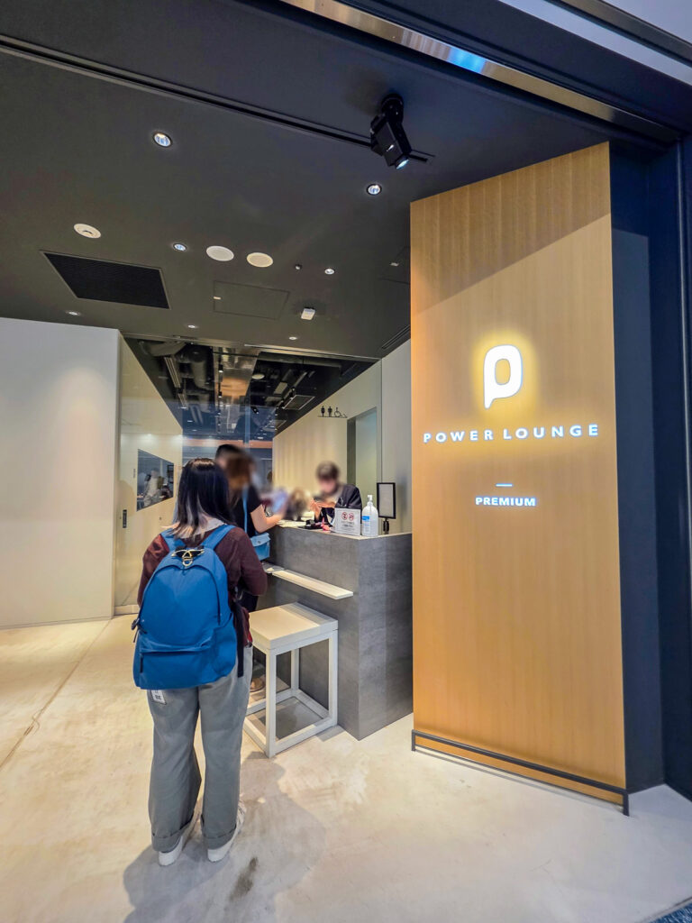 POWER LOUNGE PREMIUMの待機列