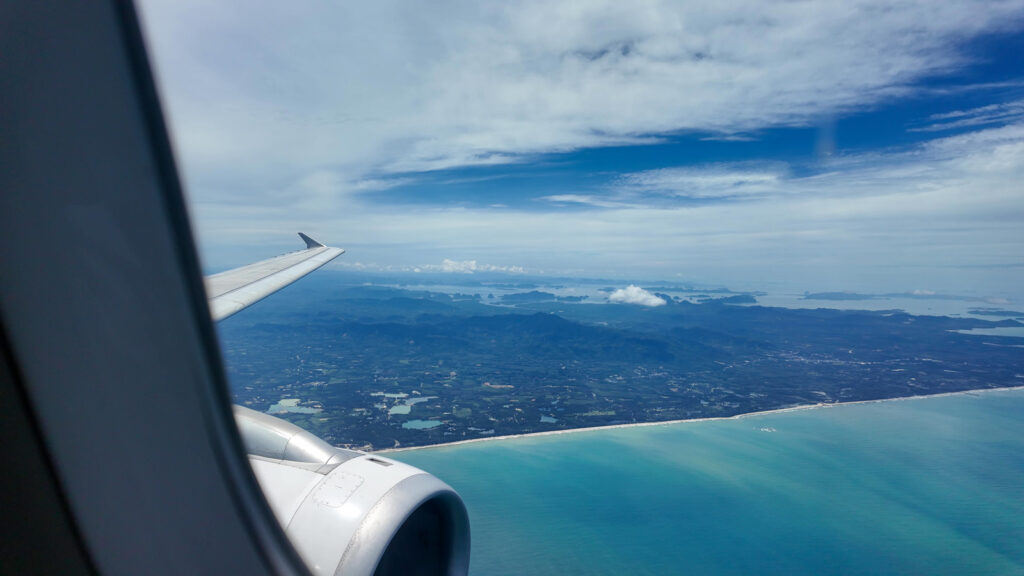プーケット行きの飛行機から見た海