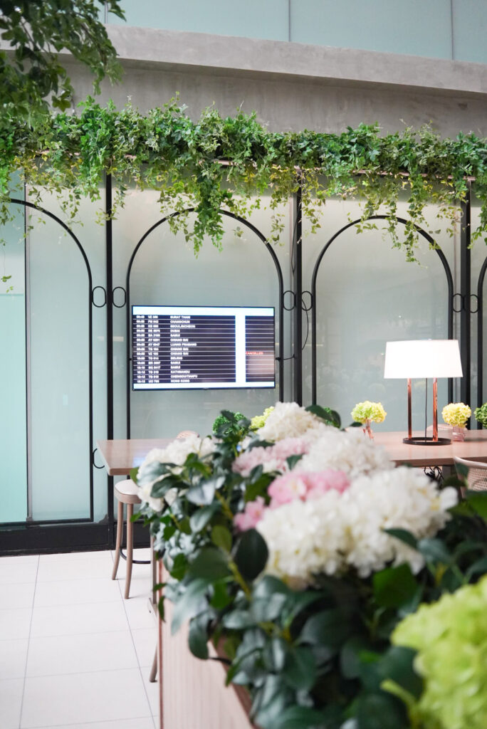 The Coral Executive Loungeの電光掲示板