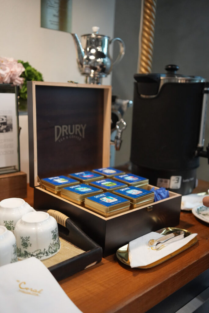 The Coral Executive LoungeのDRURYとカップ