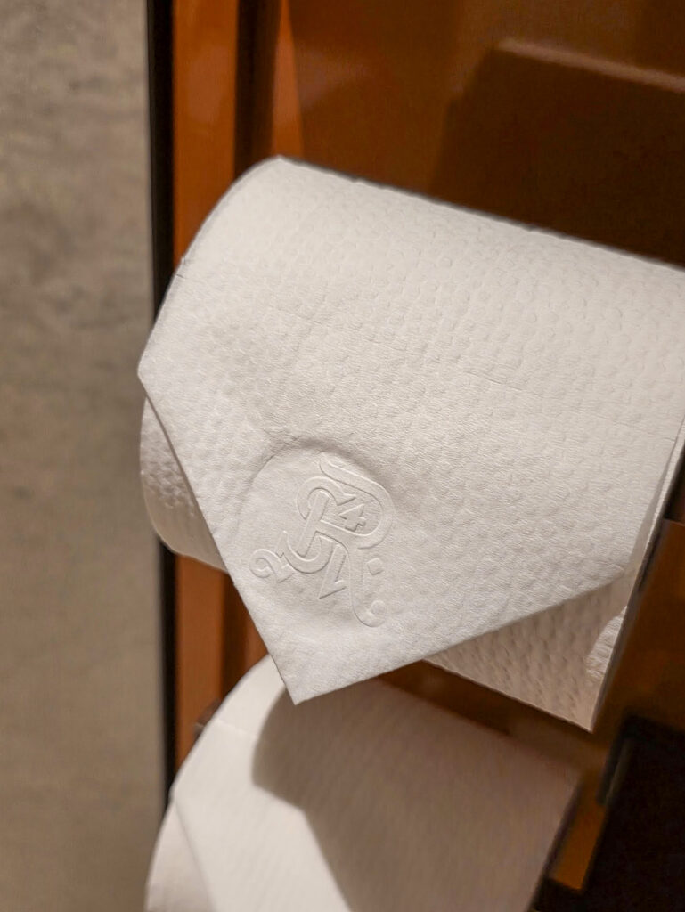 セントレジス香港トイレっとペーパー