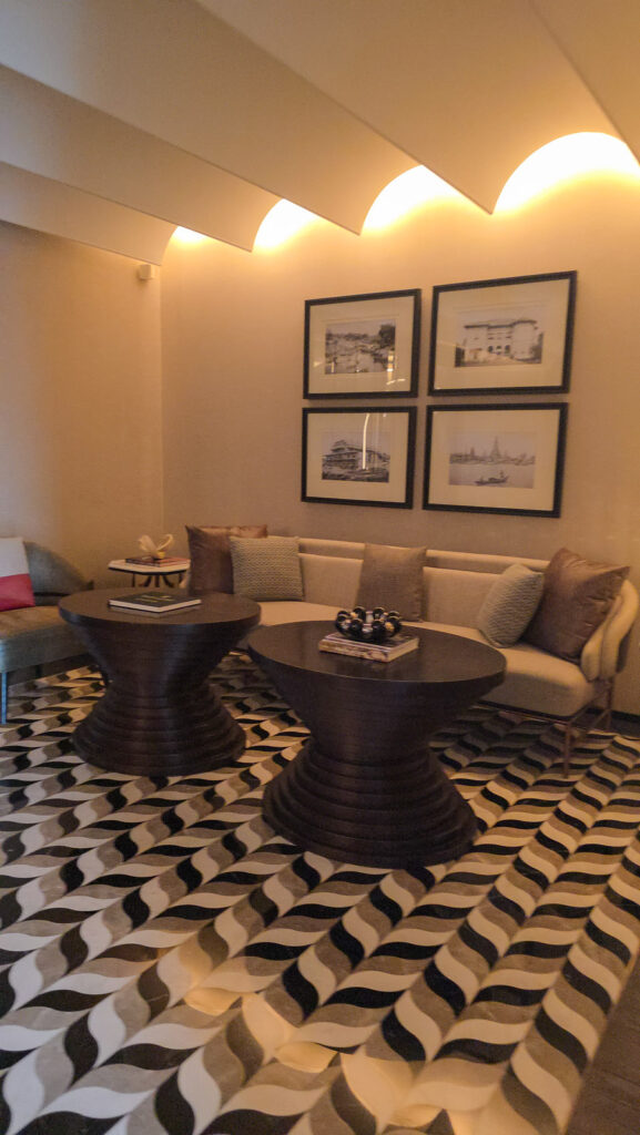 リッツカールトンバンコクの23階クラブラウンジ / Club Lounge on the 23rd floor at The Ritz-Carlton Bangkok