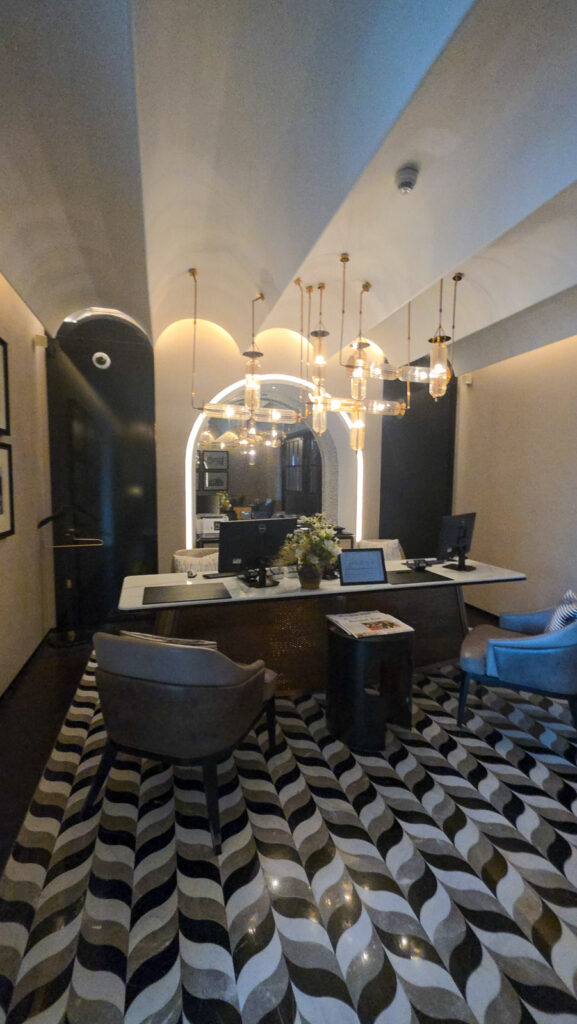 リッツカールトンバンコクの23階クラブラウンジ / Club Lounge on the 23rd floor at The Ritz-Carlton Bangkok