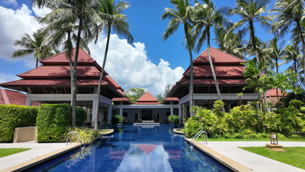 バンヤンツリープーケットのメインプール / Main infinity pool at Banyan Tree Phuket