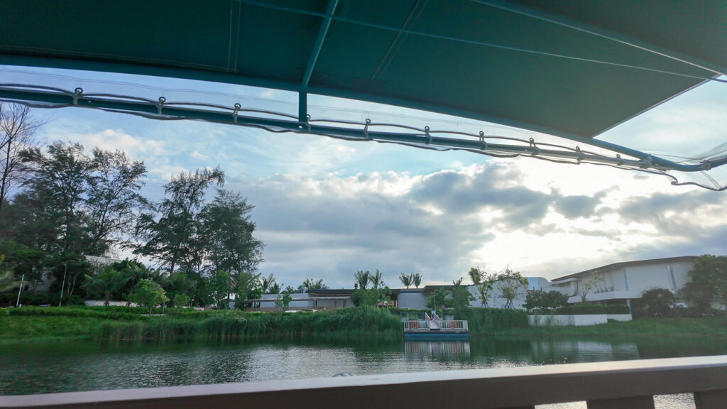 バンヤンツリープーケットRAVA BEACH CLUB近くの桟橋