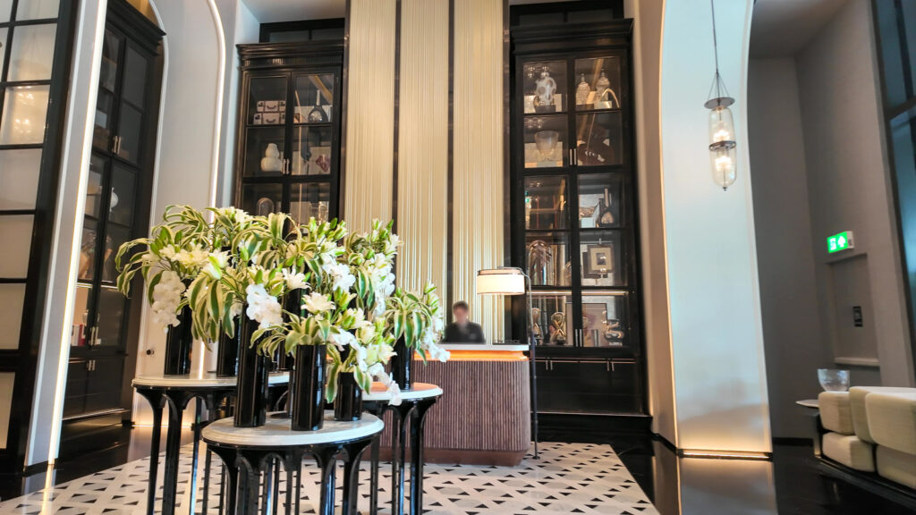 リッツカールトンバンコクのエントランス / Ritz-Carlton Bangkok entrance