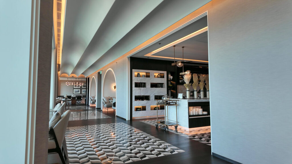 リッツカールトンバンコクの23階クラブラウンジ / Club Lounge on the 23rd floor at The Ritz-Carlton Bangkok