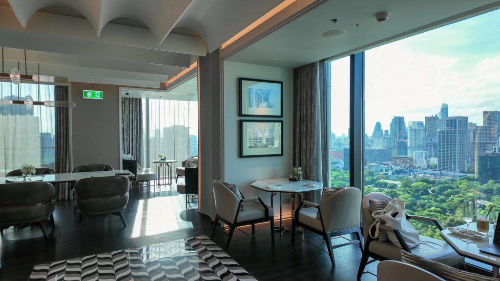 リッツカールトンバンコクの23階クラブラウンジ / Club Lounge on the 23rd floor at The Ritz-Carlton Bangkok