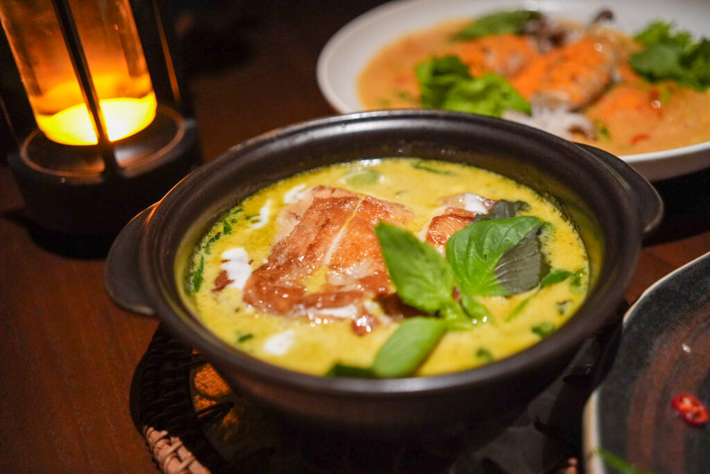 バンヤンツリープーケットSaffronのGaeng Kiew Wwan Gai Yang