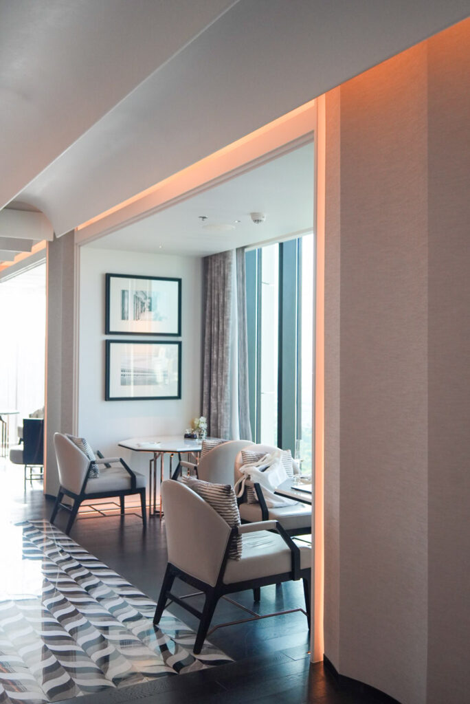 リッツカールトンバンコクの23階クラブラウンジ / Club Lounge on the 23rd floor at The Ritz-Carlton Bangkok