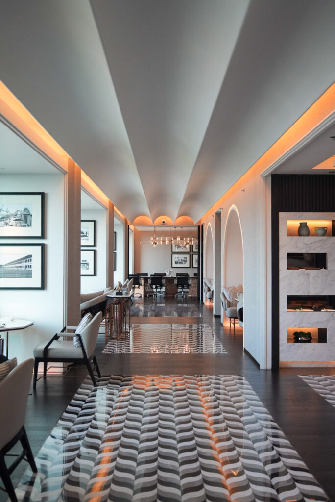リッツカールトンバンコクの23階クラブラウンジ / Club Lounge on the 23rd floor at The Ritz-Carlton Bangkok