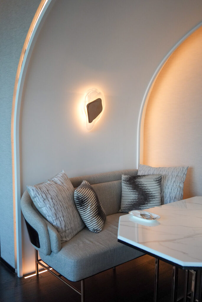 リッツカールトンバンコクの23階クラブラウンジ / Club Lounge on the 23rd floor at The Ritz-Carlton Bangkok