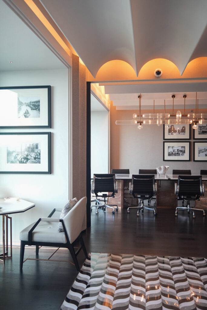 リッツカールトンバンコクの23階クラブラウンジ / Club Lounge on the 23rd floor at The Ritz-Carlton Bangkok