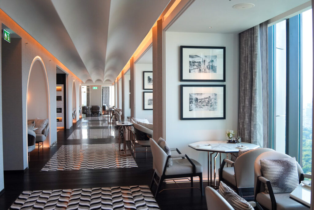 リッツカールトンバンコクの23階クラブラウンジ / Club Lounge on the 23rd floor at The Ritz-Carlton Bangkok