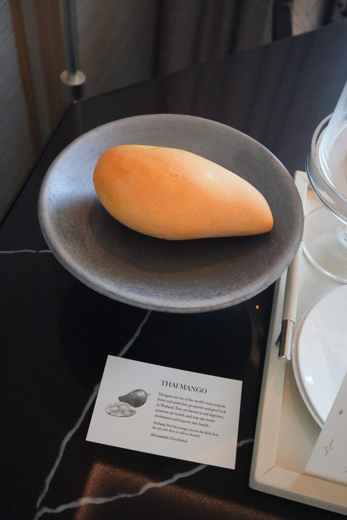バースデーウェルカムスイーツ / Birthday welcome sweets at The Ritz-Carlton Bangkok