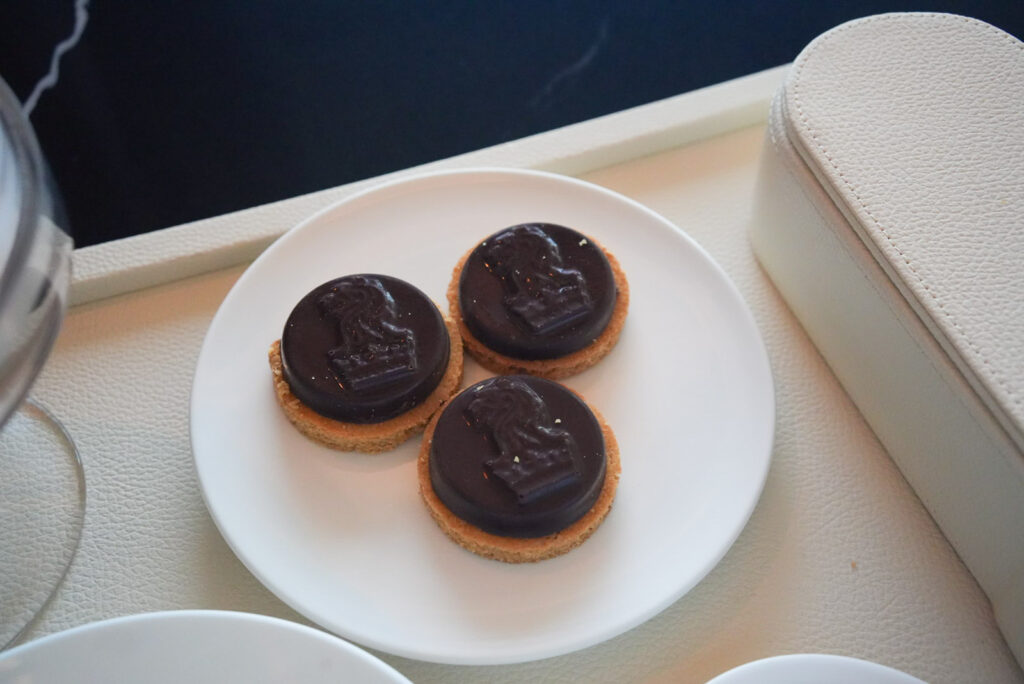 バースデーウェルカムスイーツ / Birthday welcome sweets at The Ritz-Carlton Bangkok