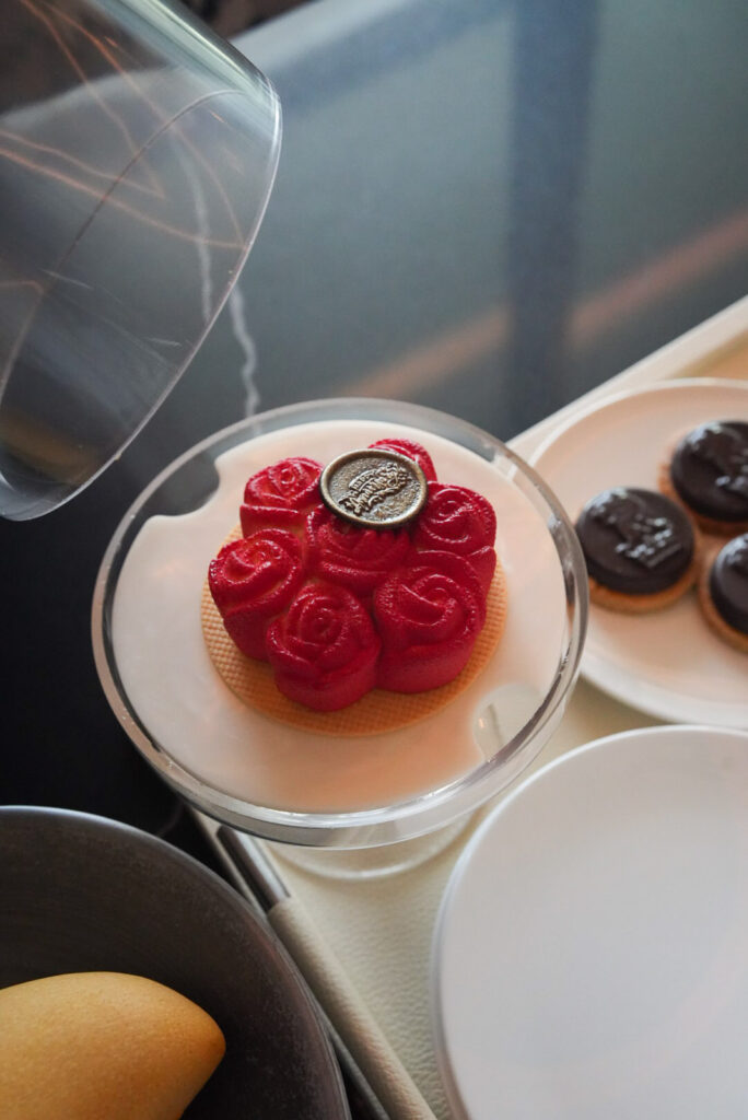 バースデーウェルカムスイーツ / Birthday welcome sweets at The Ritz-Carlton Bangkok