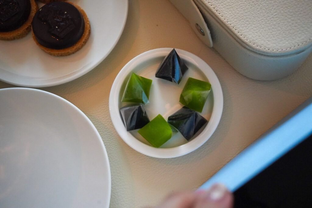 バースデーウェルカムスイーツ / Birthday welcome sweets at The Ritz-Carlton Bangkok
