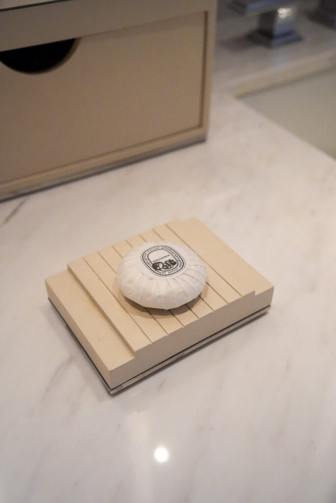 客室アメニティのディプティック フィロシコス / Diptyque Philosykos bathroom amenities in the guest room