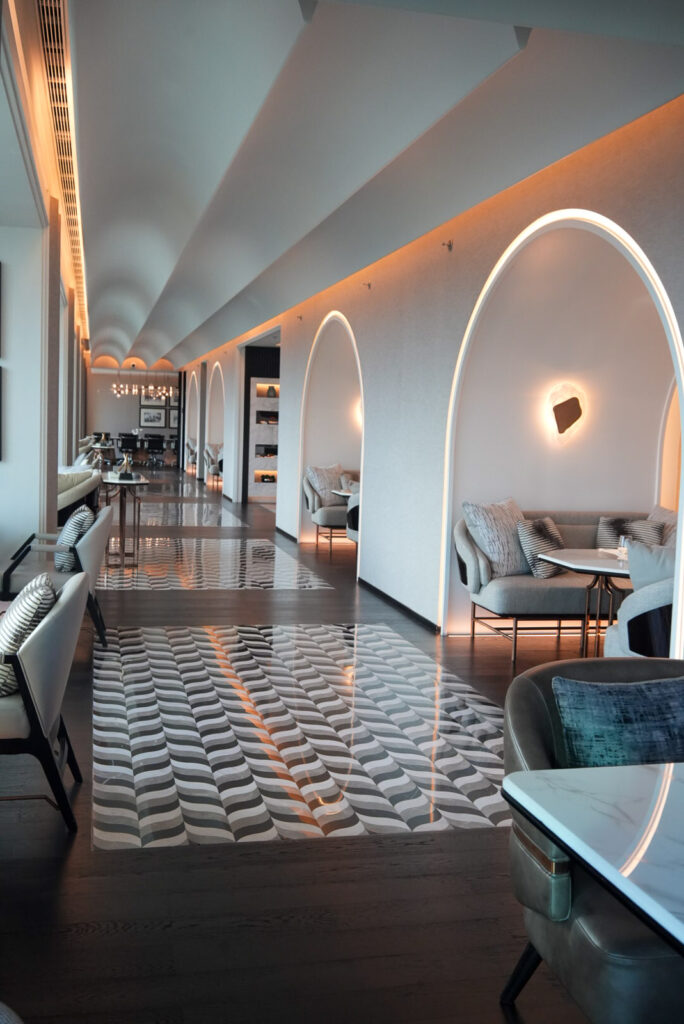 リッツカールトンバンコクの23階クラブラウンジ / Club Lounge on the 23rd floor at The Ritz-Carlton Bangkok