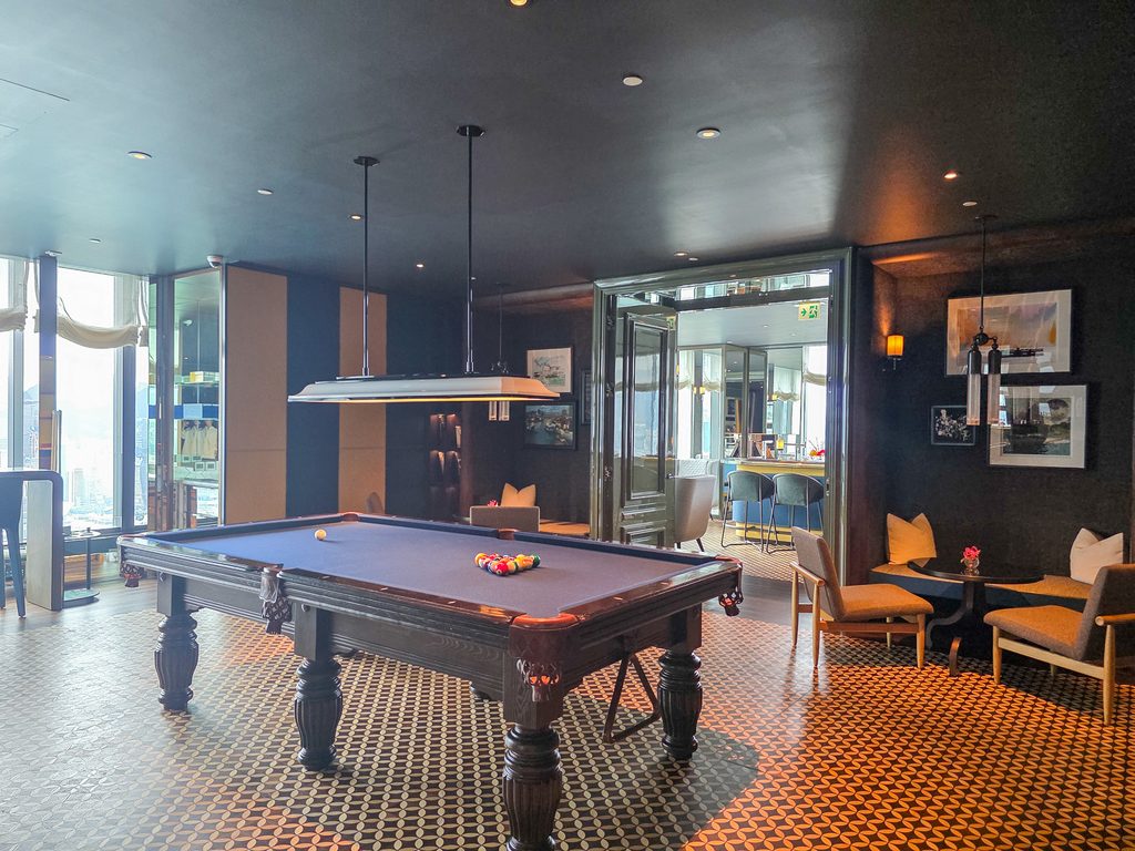 Rosewood Hong Kong Manor Clubにあるビリヤード台