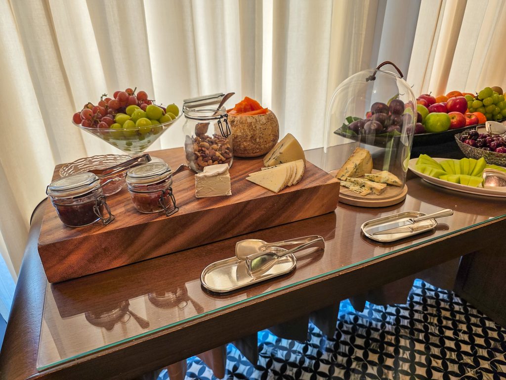 Rosewood Hong KongのManor Clubのイブニングカナッペのチーズ類