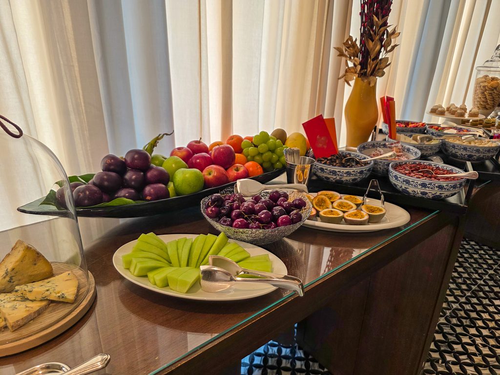Rosewood Hong KongのManor Clubのイブニングカナッペのフルーツ類