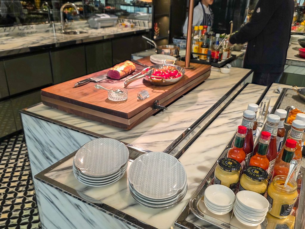 Rosewood Hong KongのManor Clubのイブニングカナッペの調理台